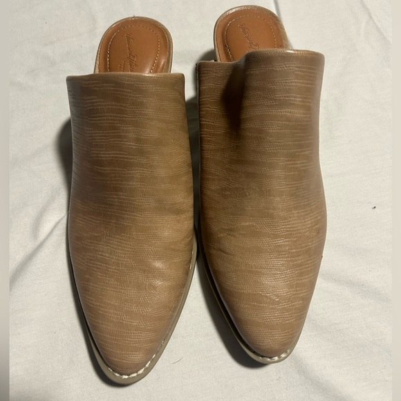 Universal Thread Tan Tara Mule Women's Size 7 Pointed Toe Chunky 2" Heel - Picture 2 of 7